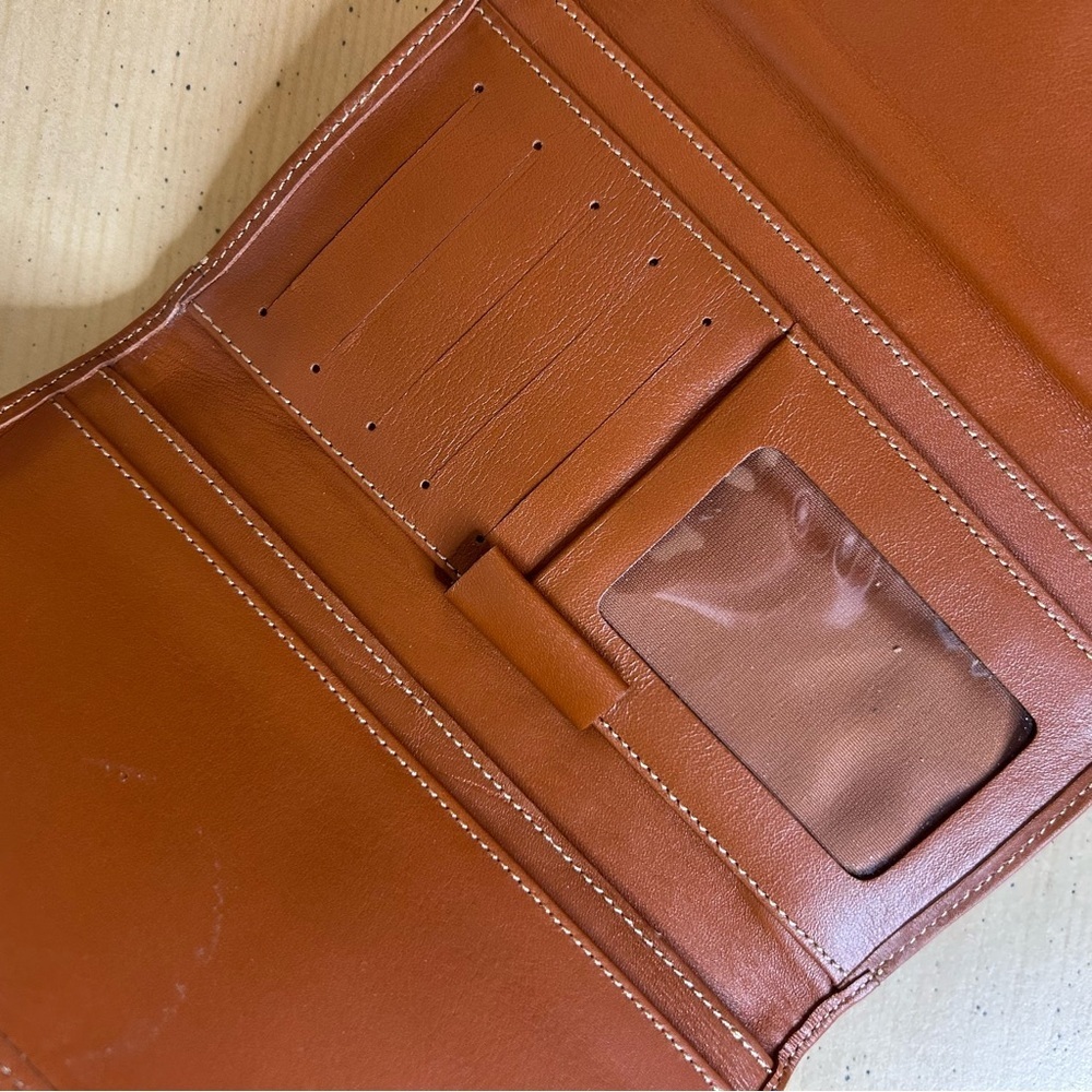 Hato Hasi | Pebble Grain Continental Clutch in Black / Brown Leather - Picture 9 of 15